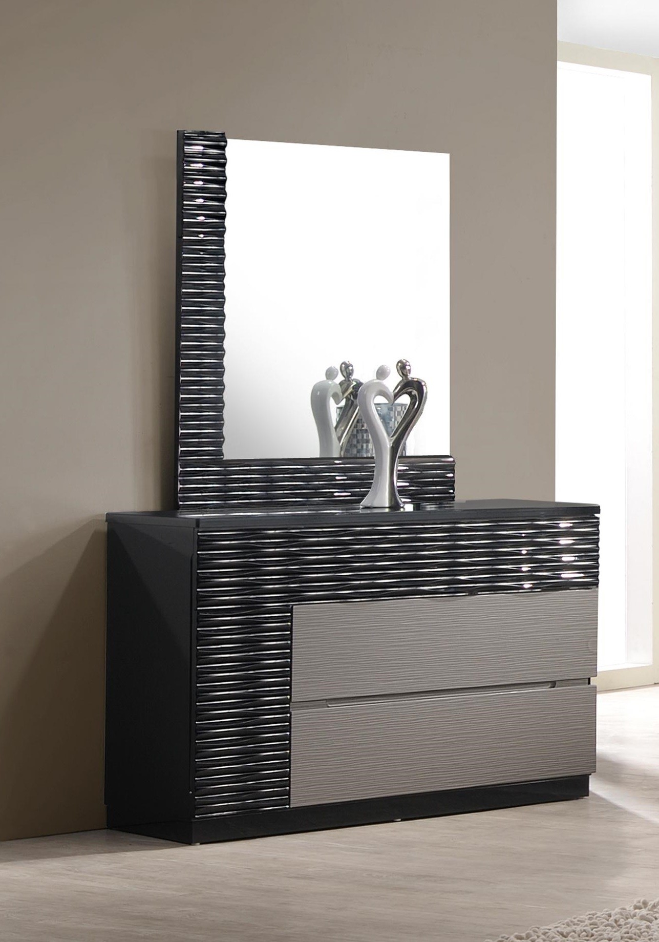 Bowery Dresser